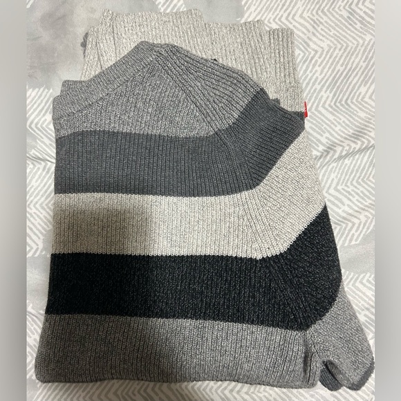 Used Izod grey Stratton striped crew neck sweater vanilla ice(greys) -size xl - Picture 3 of 6